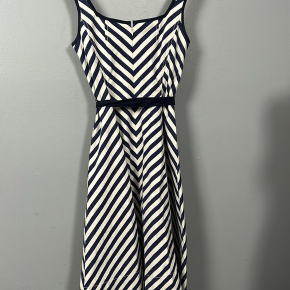 Talbots SHORELINE Navy/ White Denim Canvas Chevron Striped Midi Dress Sz 6P - Picture 13 of 16